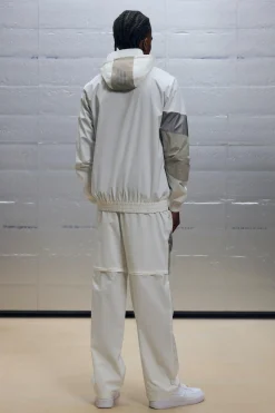 Relaxed Fit Crinkle Nylon Panelled Zip Off Trousers | BoohooMAN UK