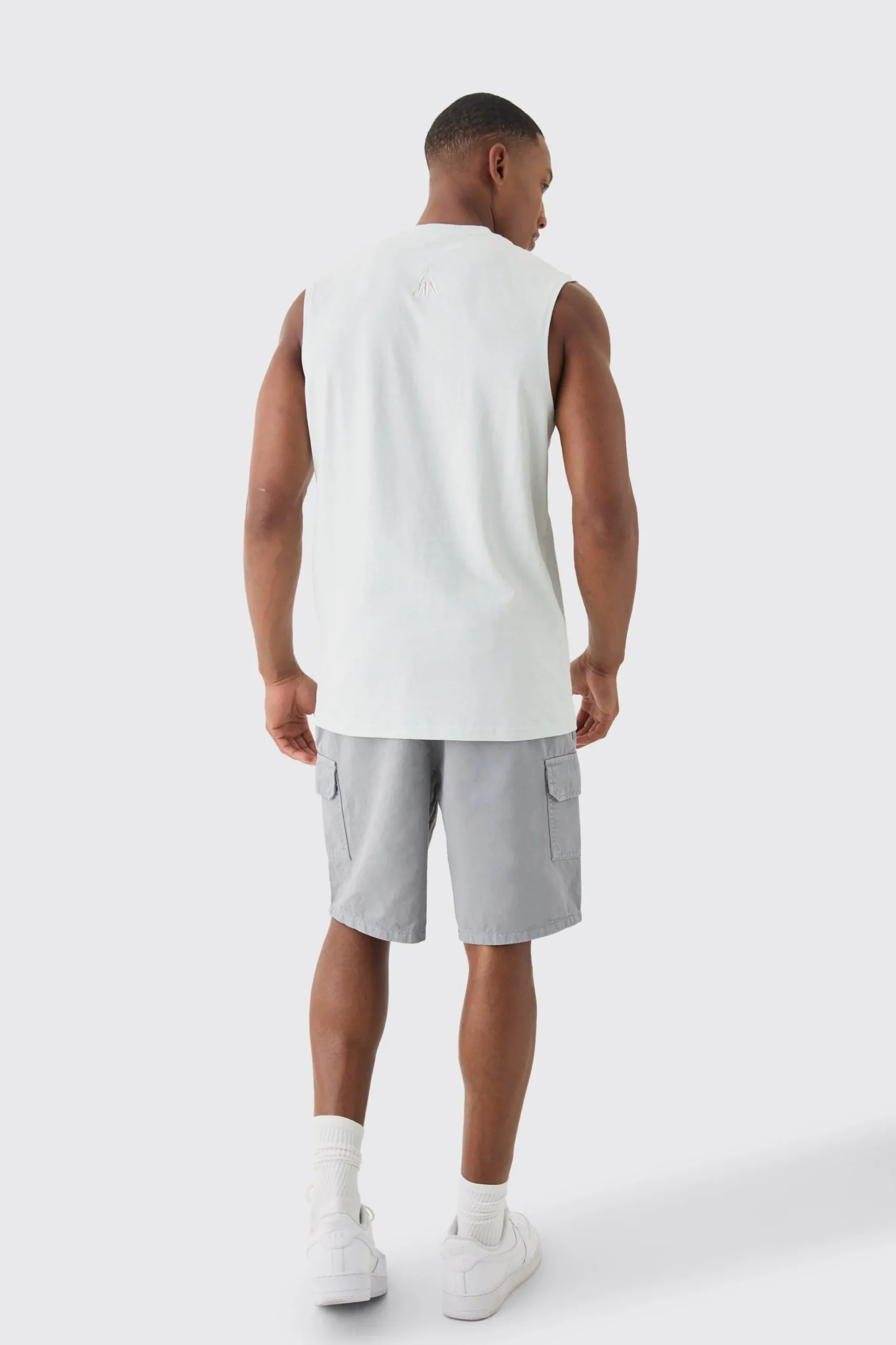 Relaxed Fit Elasticated Waist Cargo Shorts | BoohooMAN UK