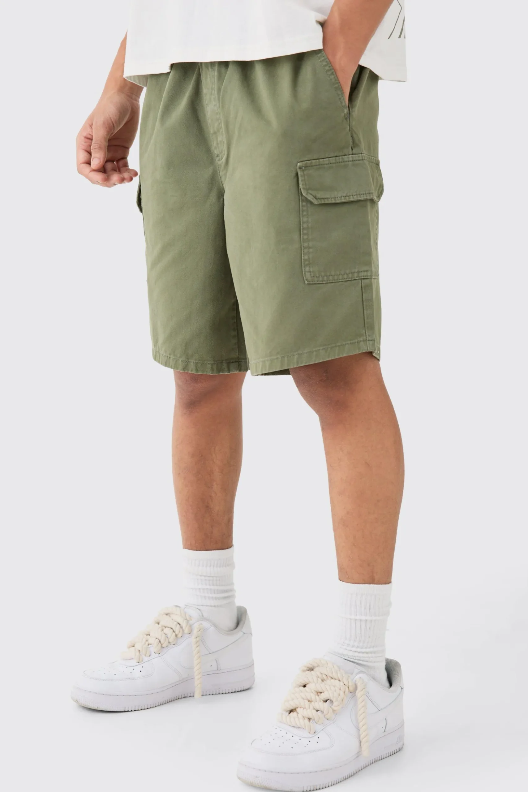 Relaxed Fit Elasticated Waist Cargo Shorts | BoohooMAN UK