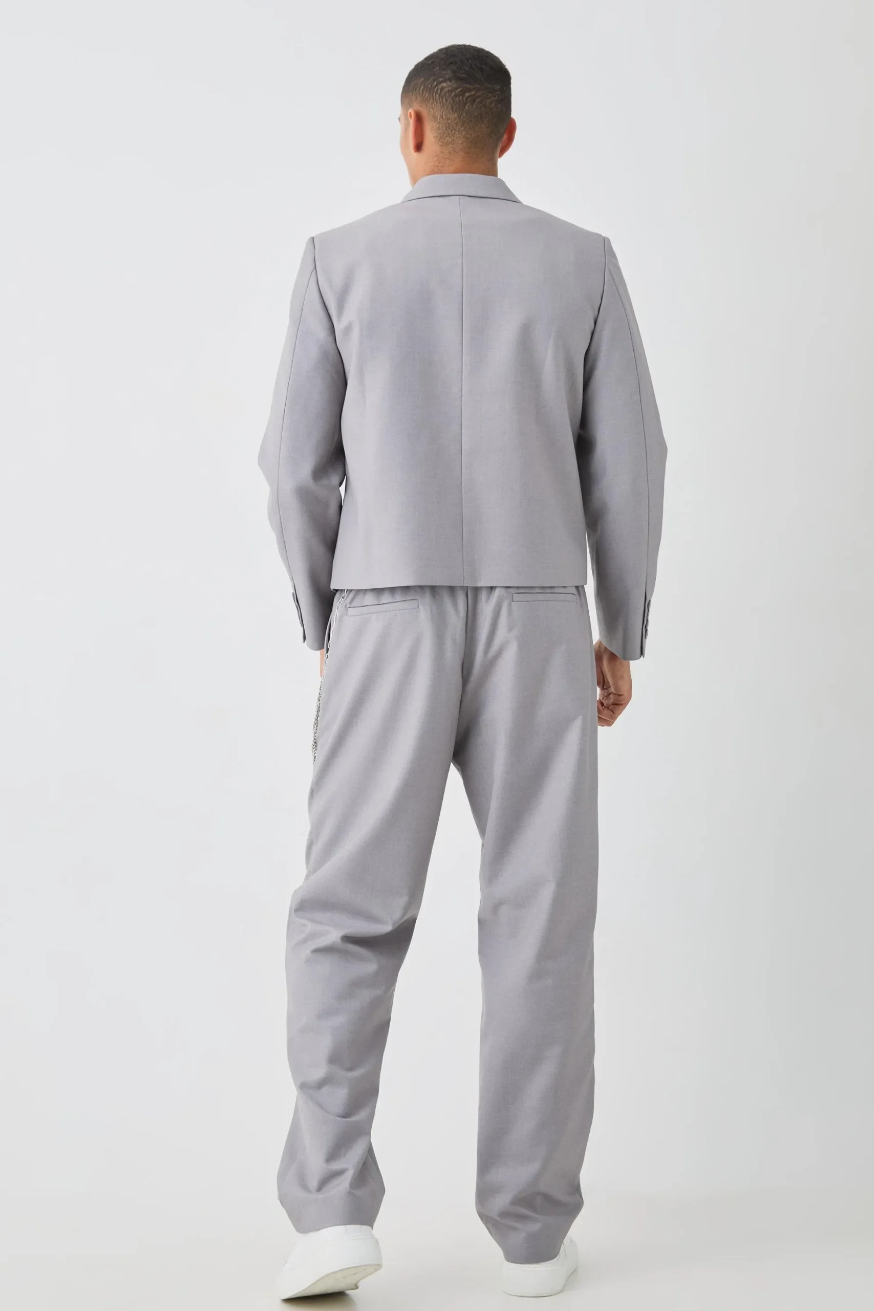 Relaxed Fit Tailored Trouser With Chain In Grey | BoohooMAN UK