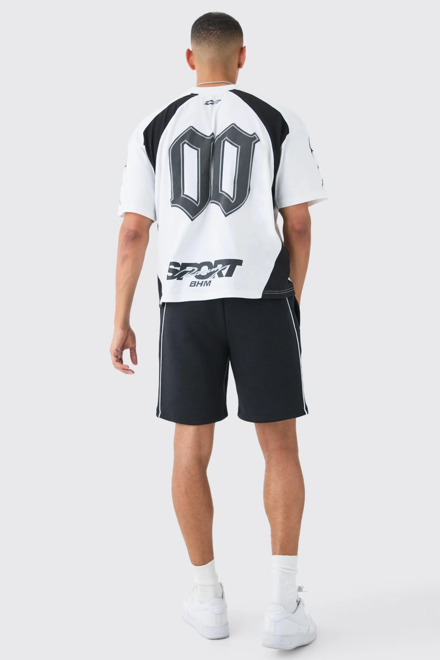 Relaxed Fit Universal Graphic Short | BoohooMAN UK