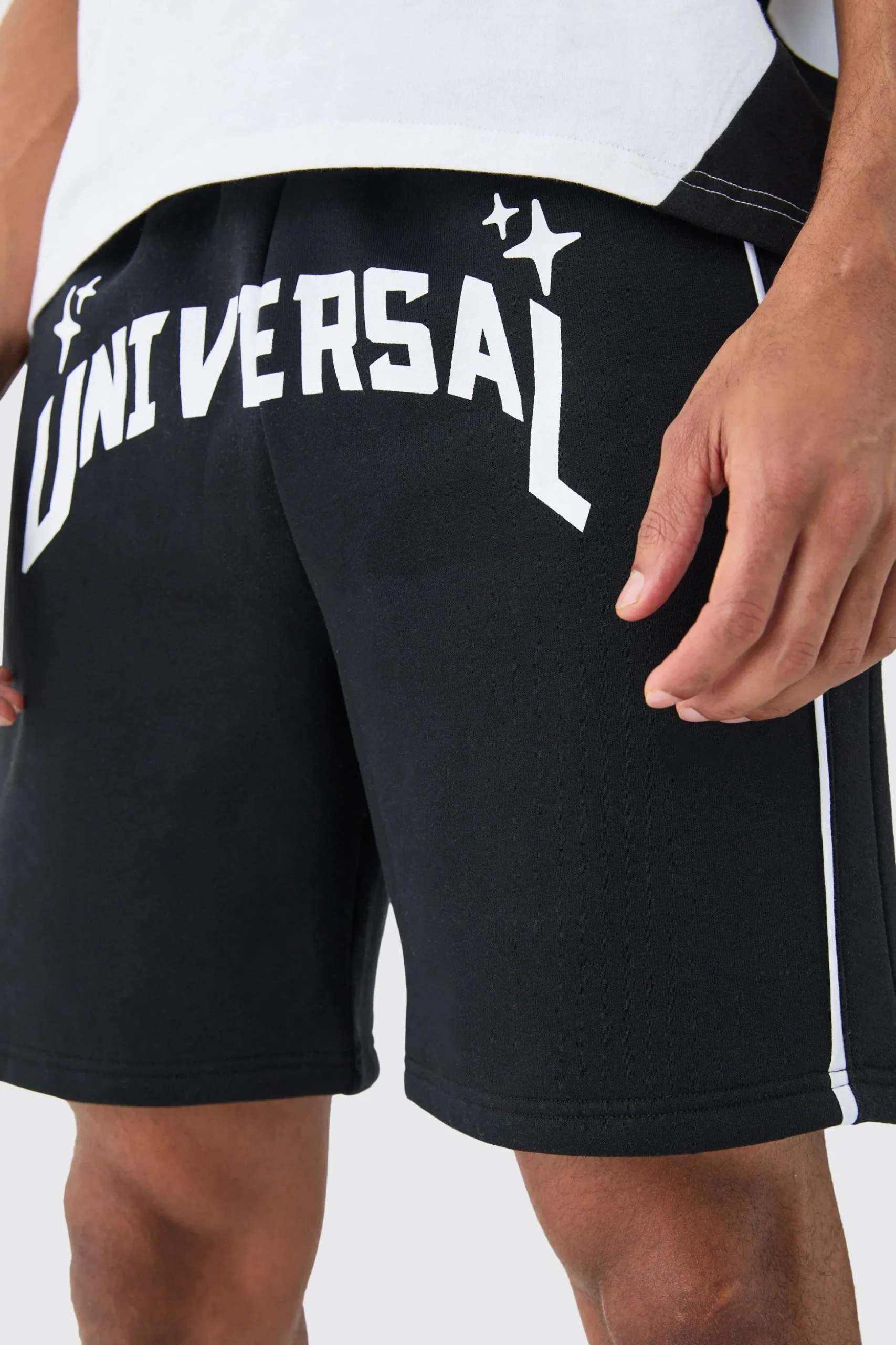Relaxed Fit Universal Graphic Short | BoohooMAN UK