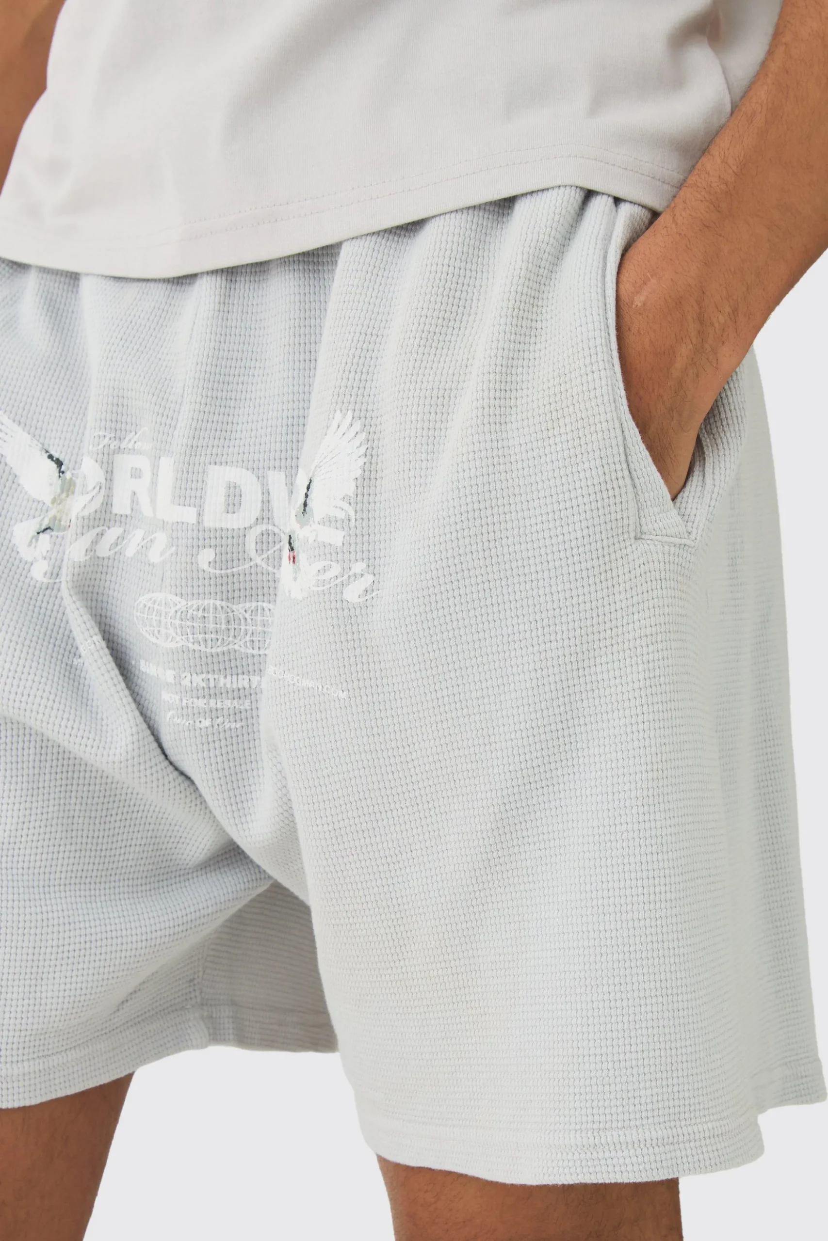 Relaxed Washed Heavyweight Graphic Waffle Shorts | BoohooMAN UK
