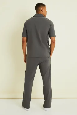 Short Sleeve Cargo Pocket Boxy Shirt | BoohooMAN UK