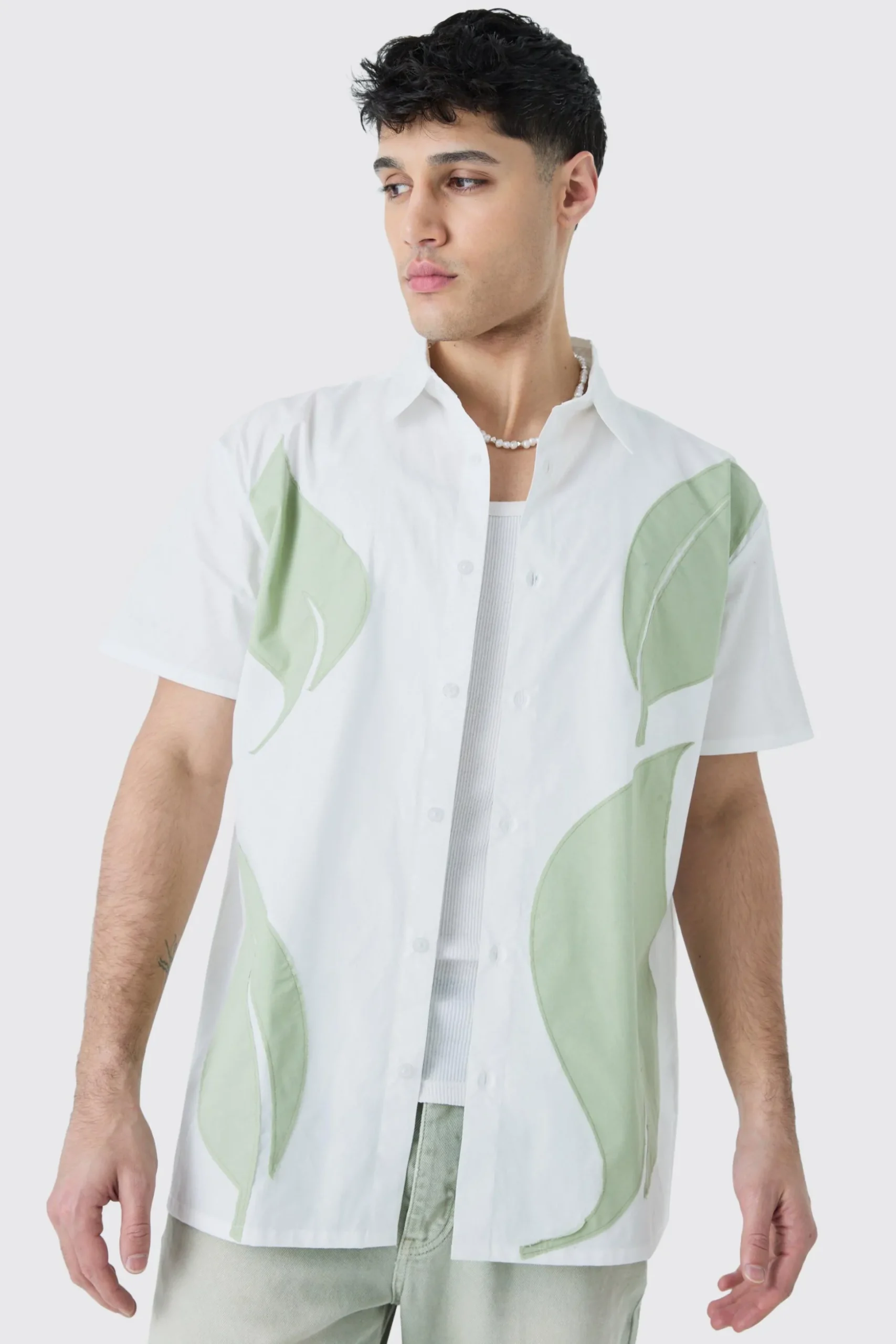 Short Sleeve Oversized Poplin Leaf Applique Shirt | BoohooMAN UK