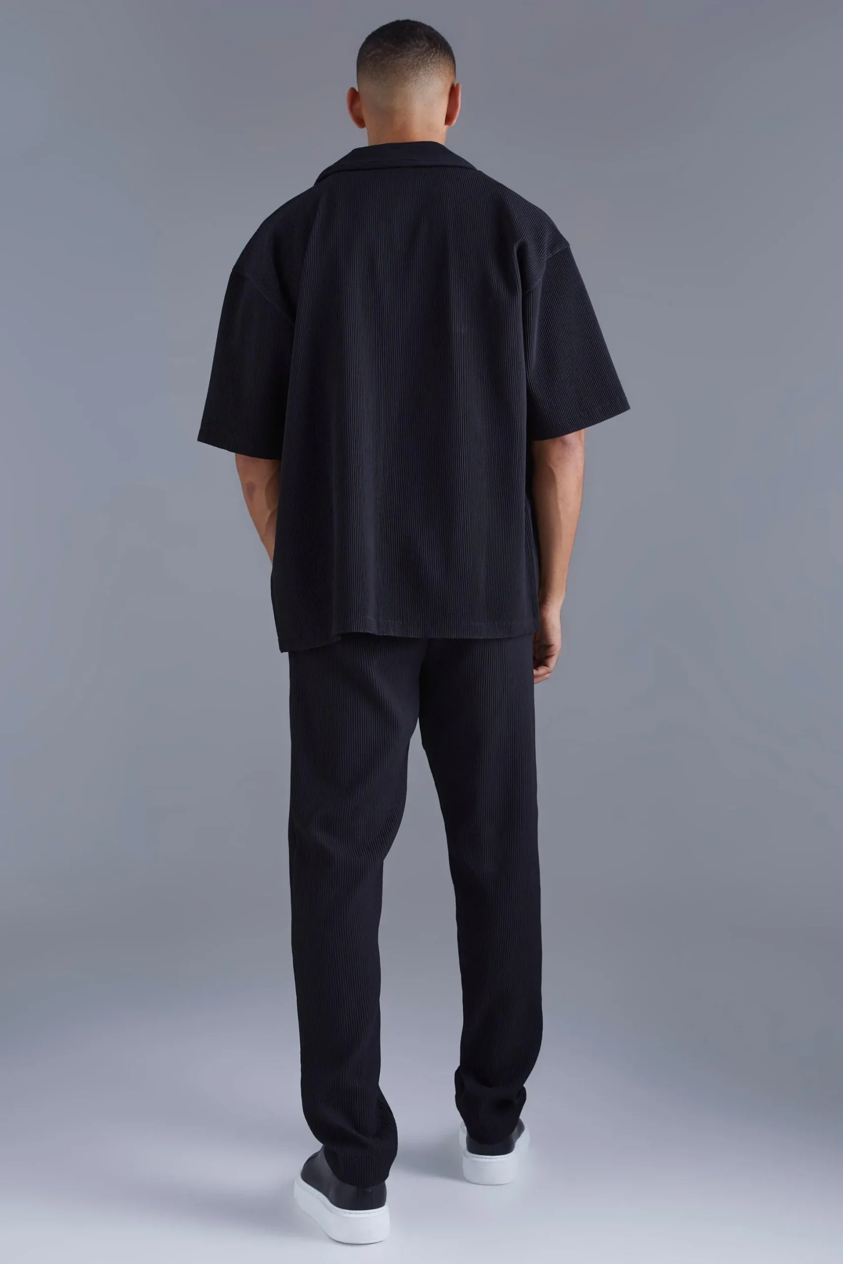 Short Sleeve Revere Oversized Fit Pleated Shirt | BoohooMAN UK