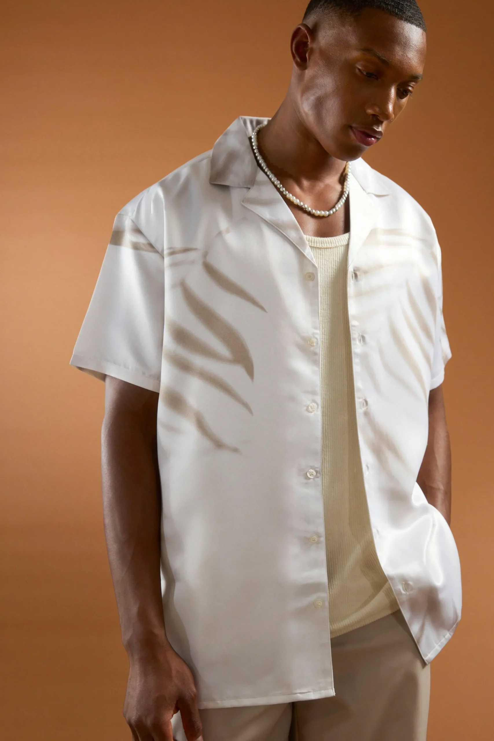 Short Sleeve Satin Oversized Leaf Shirt | BoohooMAN UK
