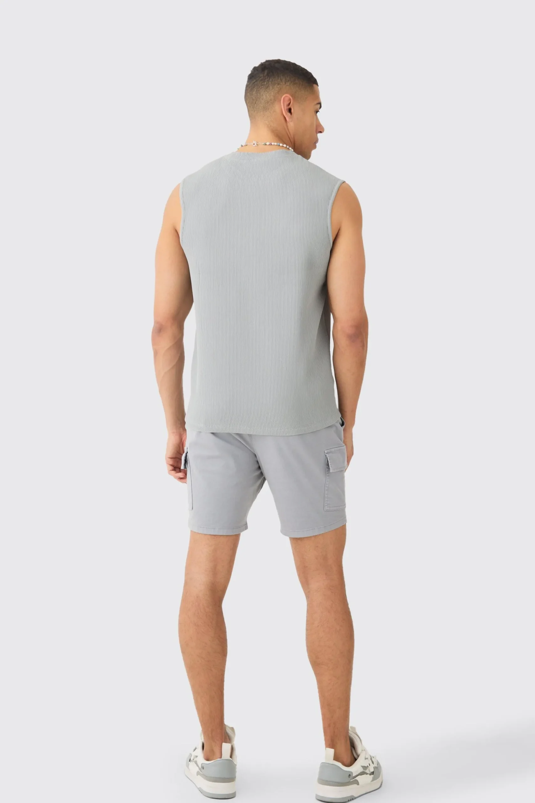 Skinny Fit Elasticated Waist Cargo Shorts In Grey | BoohooMAN UK