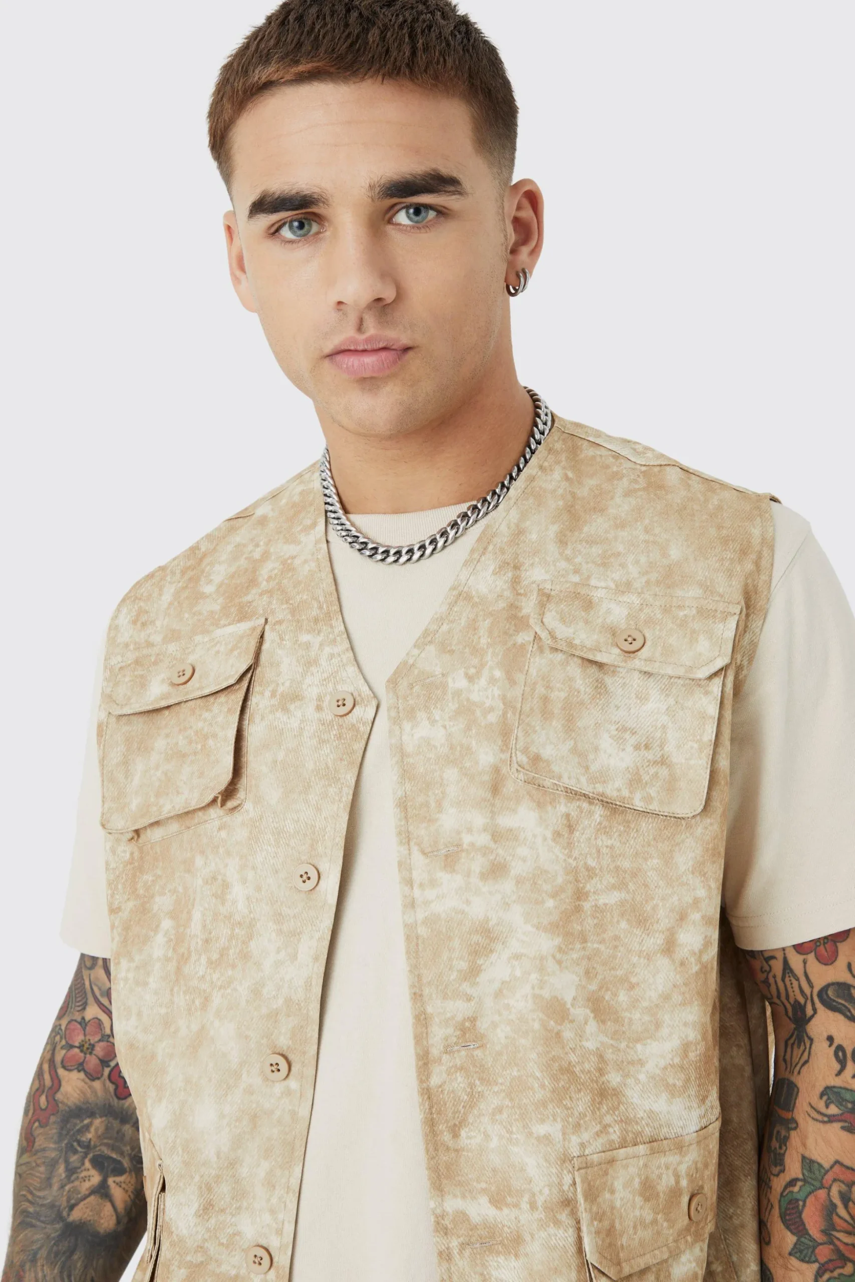 Sleeveless Cargo Utility Vest | BoohooMAN UK