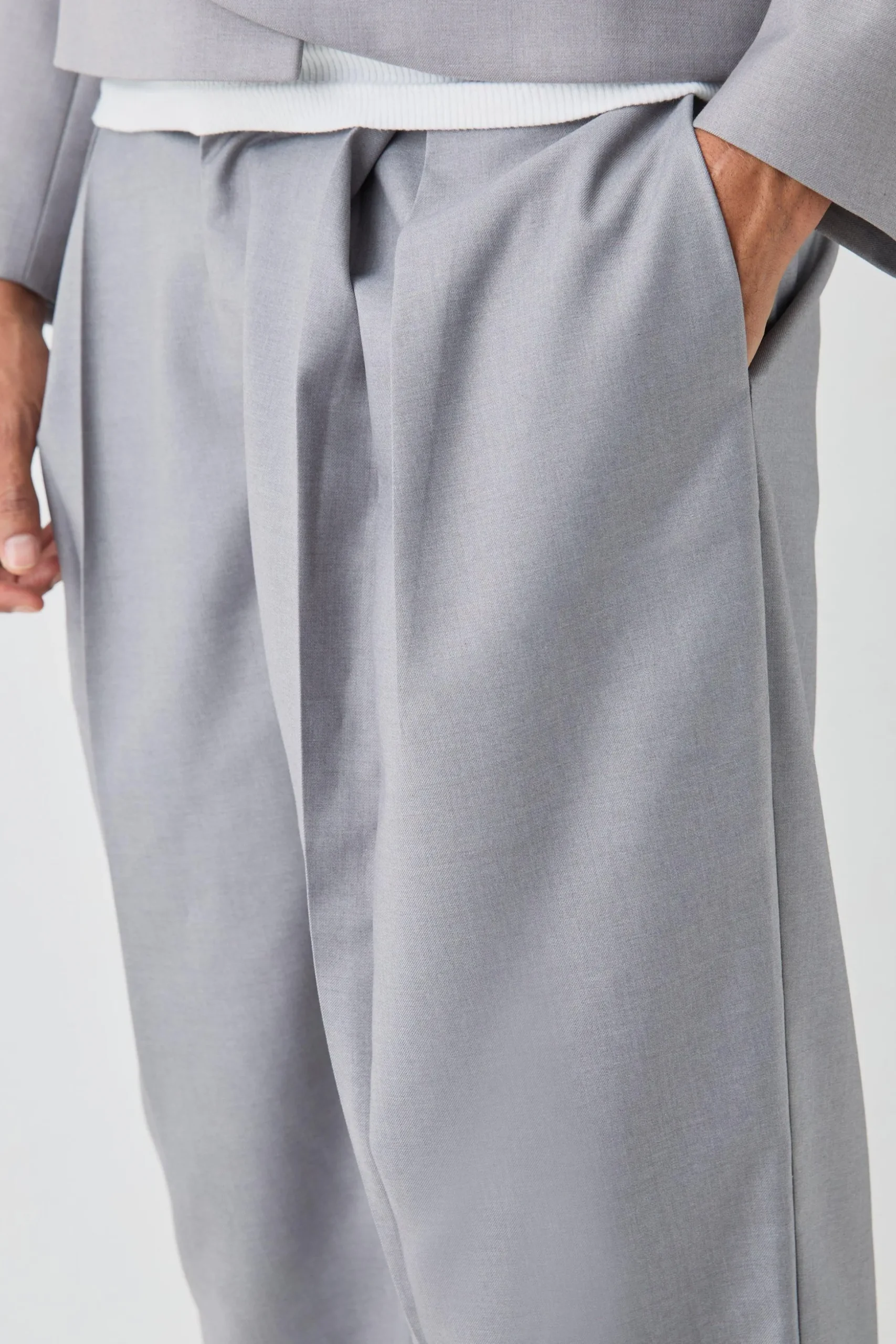 Tailored Fixed Waist Wide Leg Pleated Trouser In Grey | BoohooMAN UK