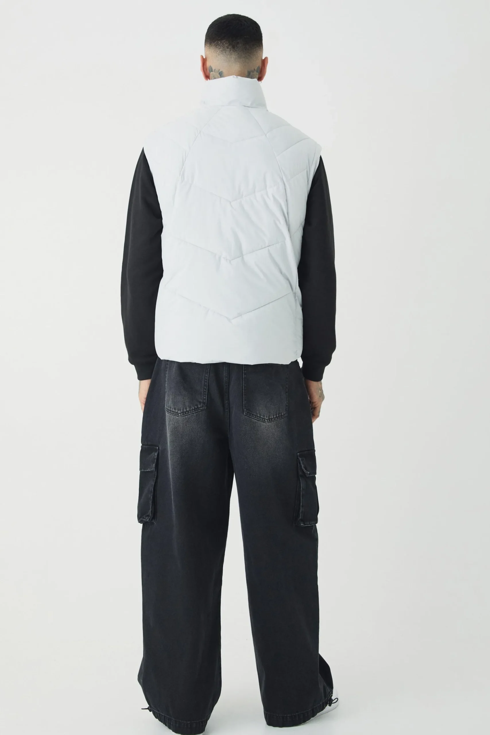Tall Abstract Quilted Funnel Neck Gilet In Light Grey | BoohooMAN UK