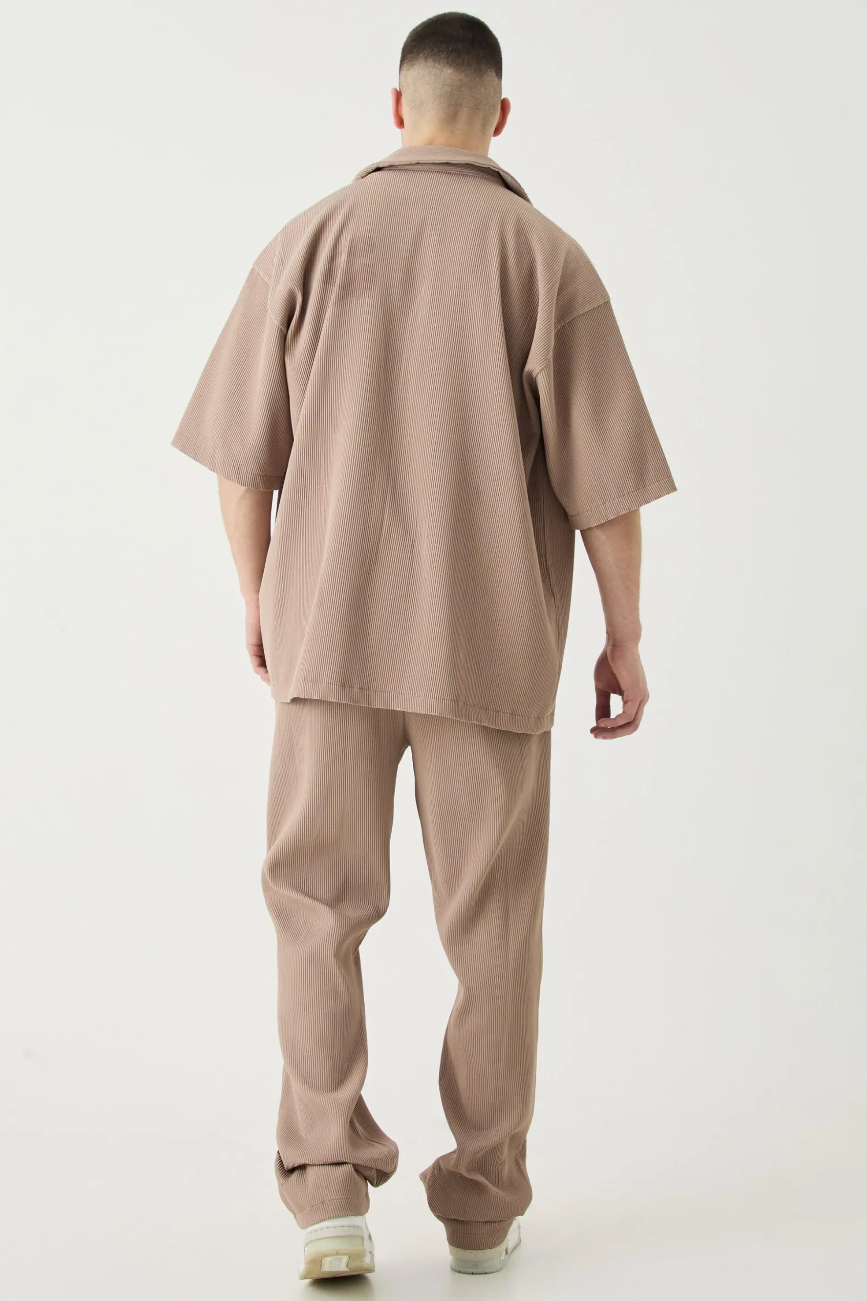 Tall Elasticated Waist Slim Flare Stacked Pleated Trouser | BoohooMAN UK
