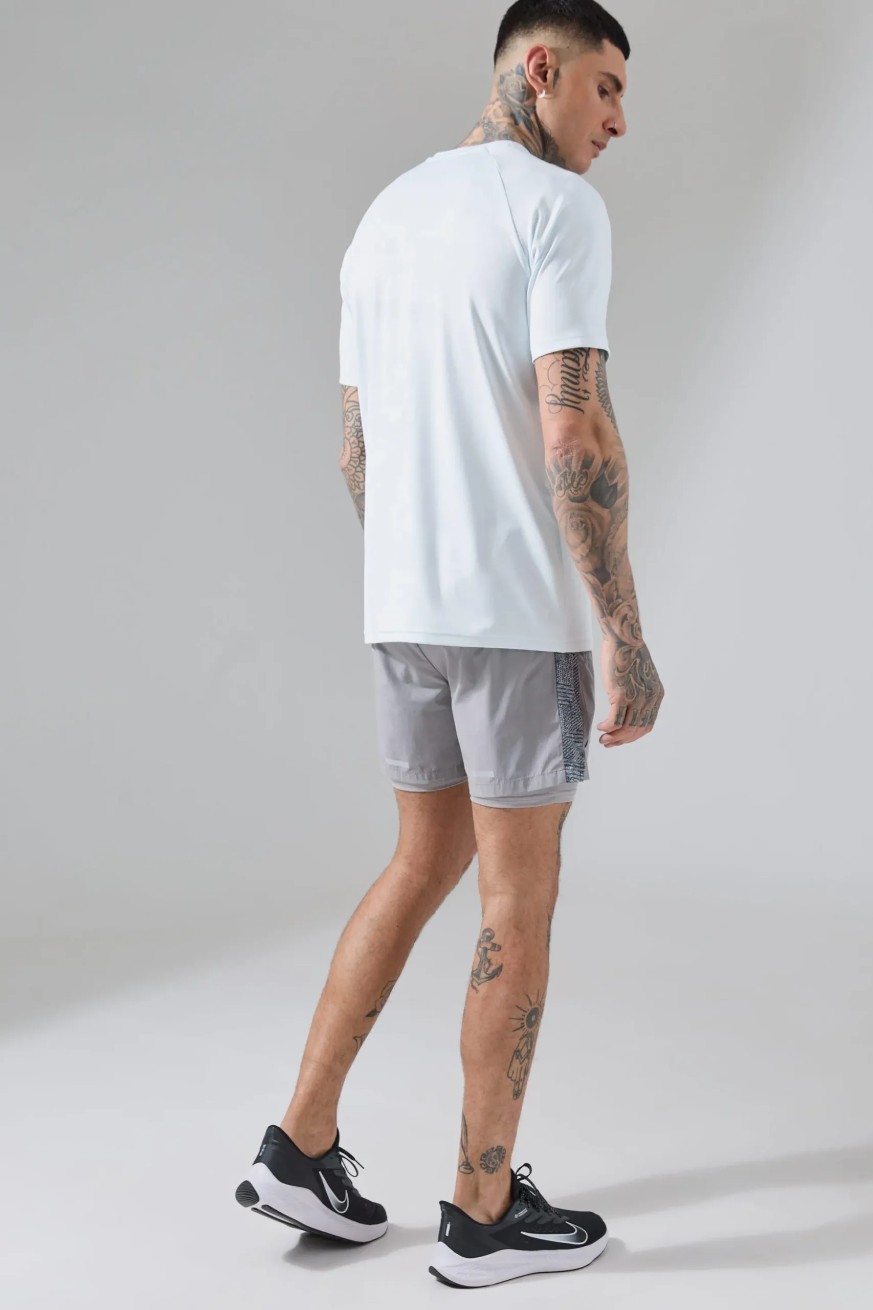 Tall Man Active Camo Raglan Performance T-shirt | BoohooMAN UK