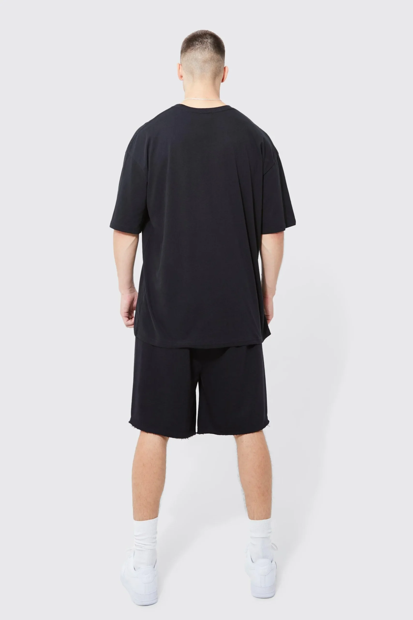 Tall Man Signature Oversized Crew Neck T-shirt | BoohooMAN UK