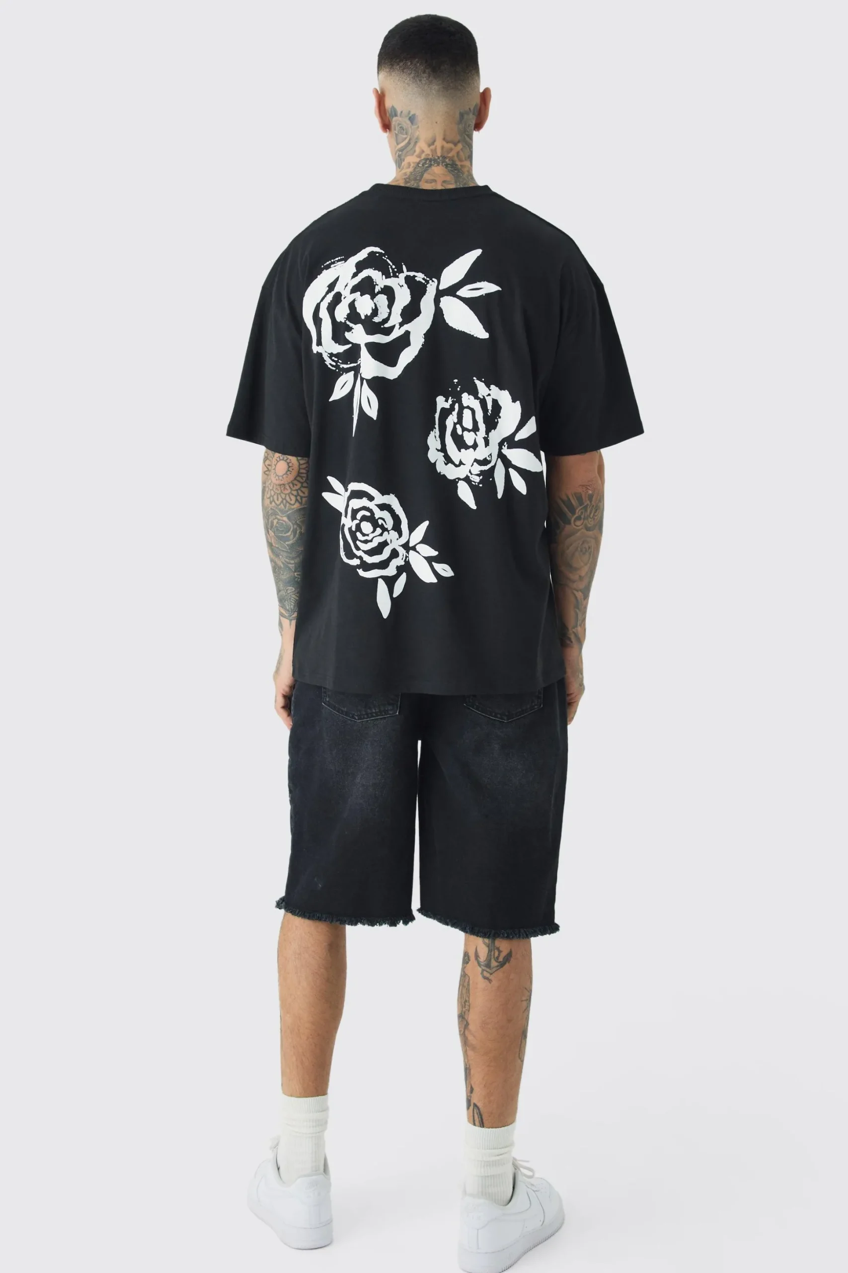 Tall Mono Rose Floral Back Print T-shirt In Black | BoohooMAN UK