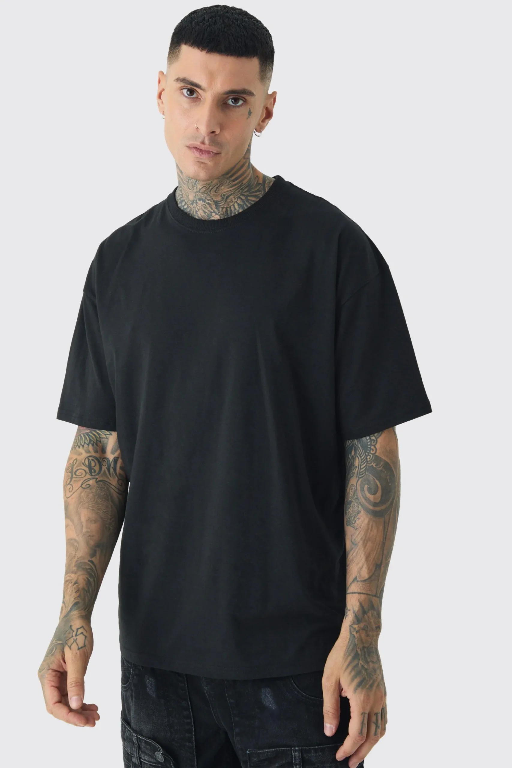 Tall Mono Rose Floral Back Print T-shirt In Black | BoohooMAN UK