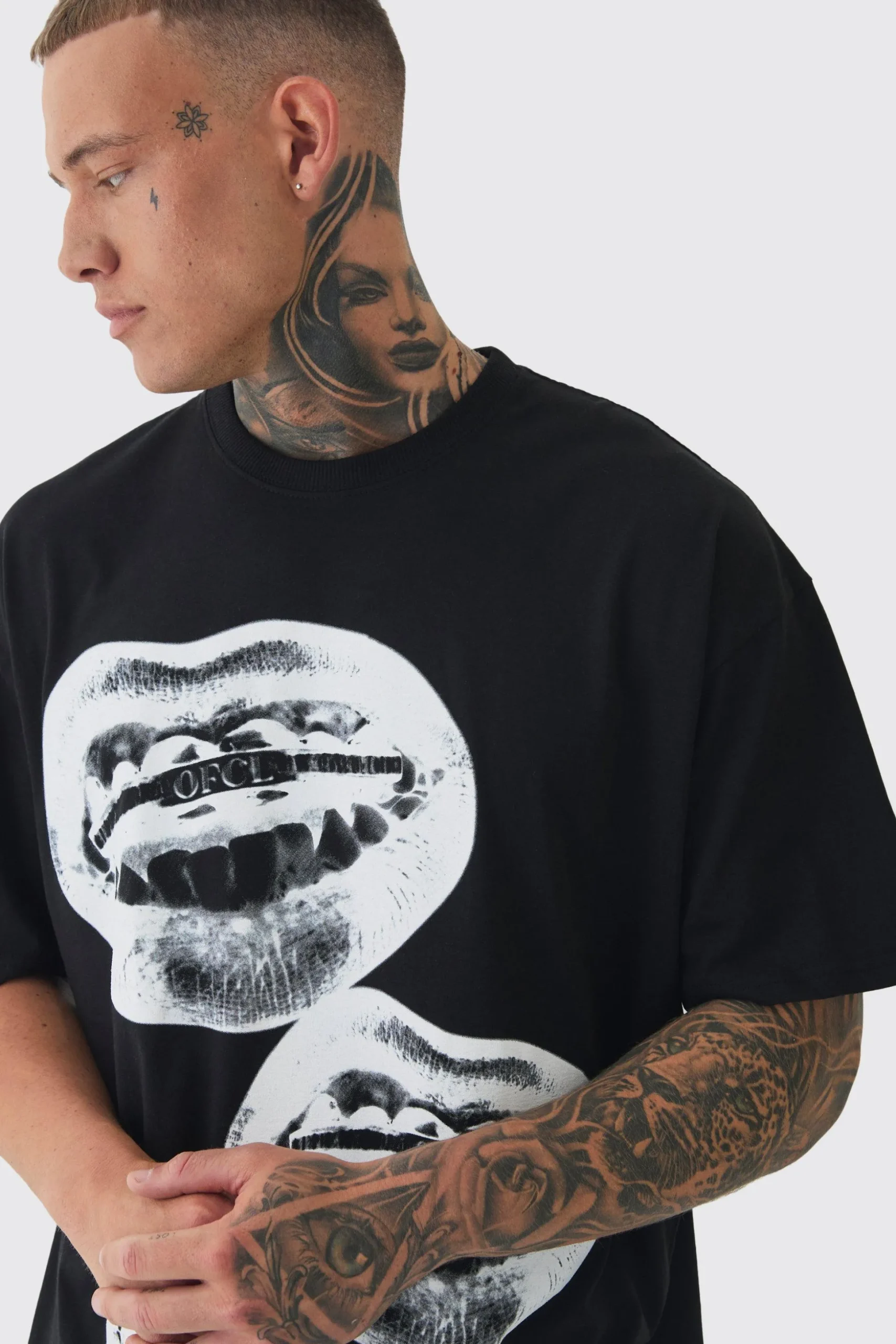 Tall OFCL Lips Printed T-shirt In Black | BoohooMAN UK