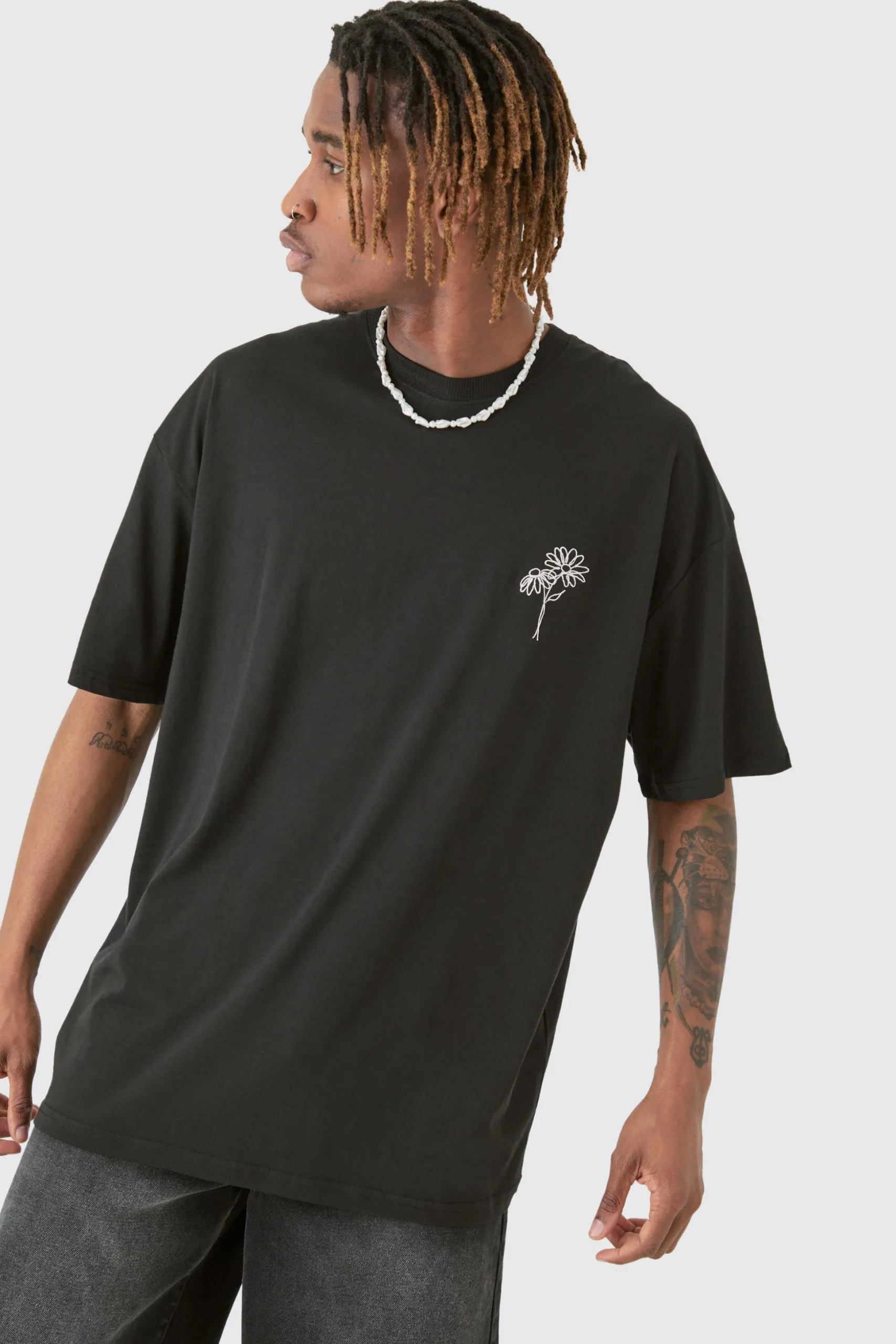 Tall Oversized Stencil Floral Embroidered T-shirt In Black | BoohooMAN UK