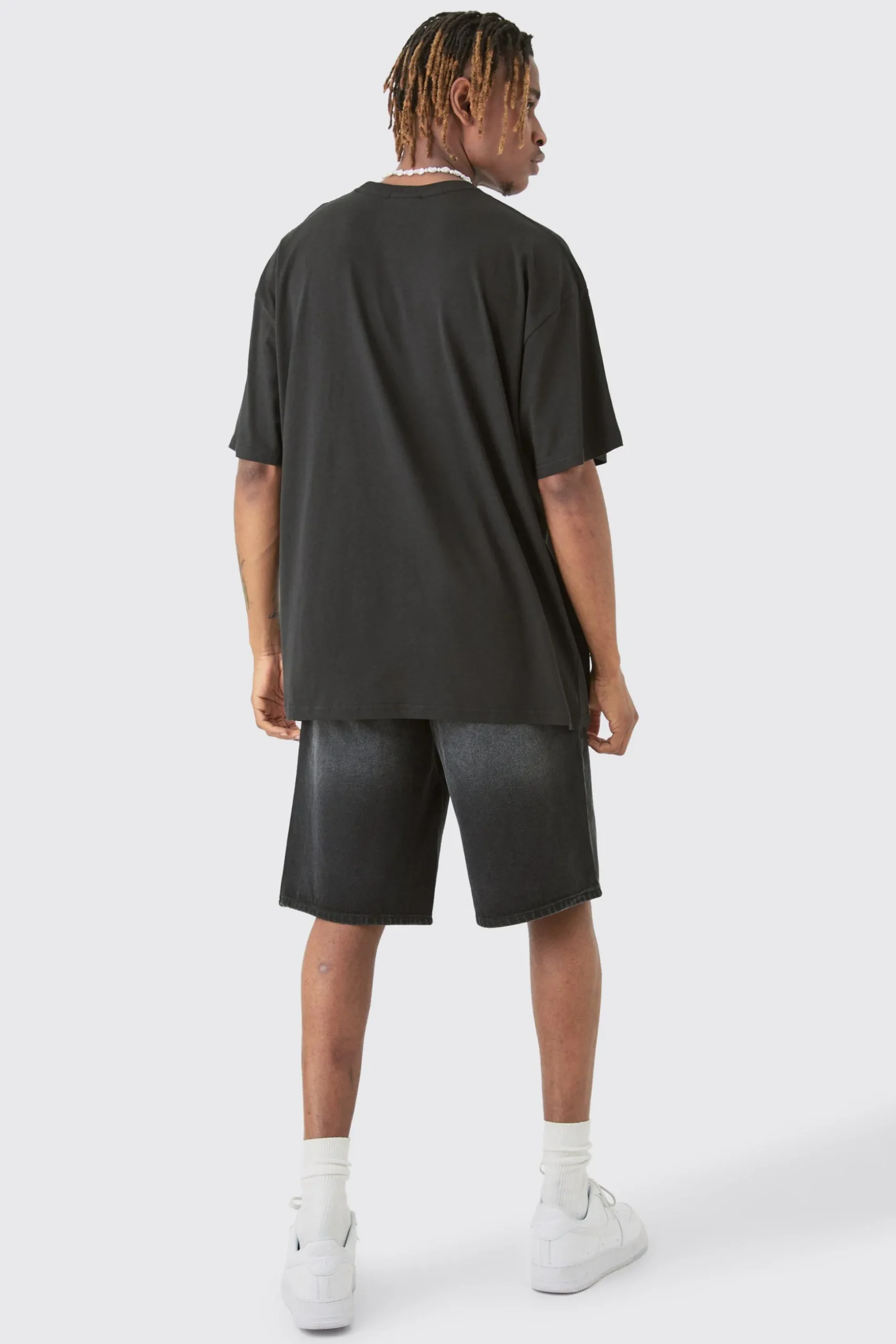 Tall Oversized Stencil Floral Embroidered T-shirt In Black | BoohooMAN UK