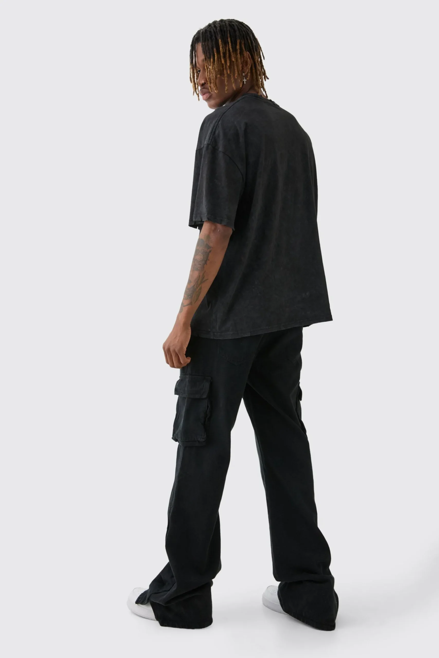 Tall Relaxed Flare Overdye Popper Hem Cargo Trouser In Black | BoohooMAN UK