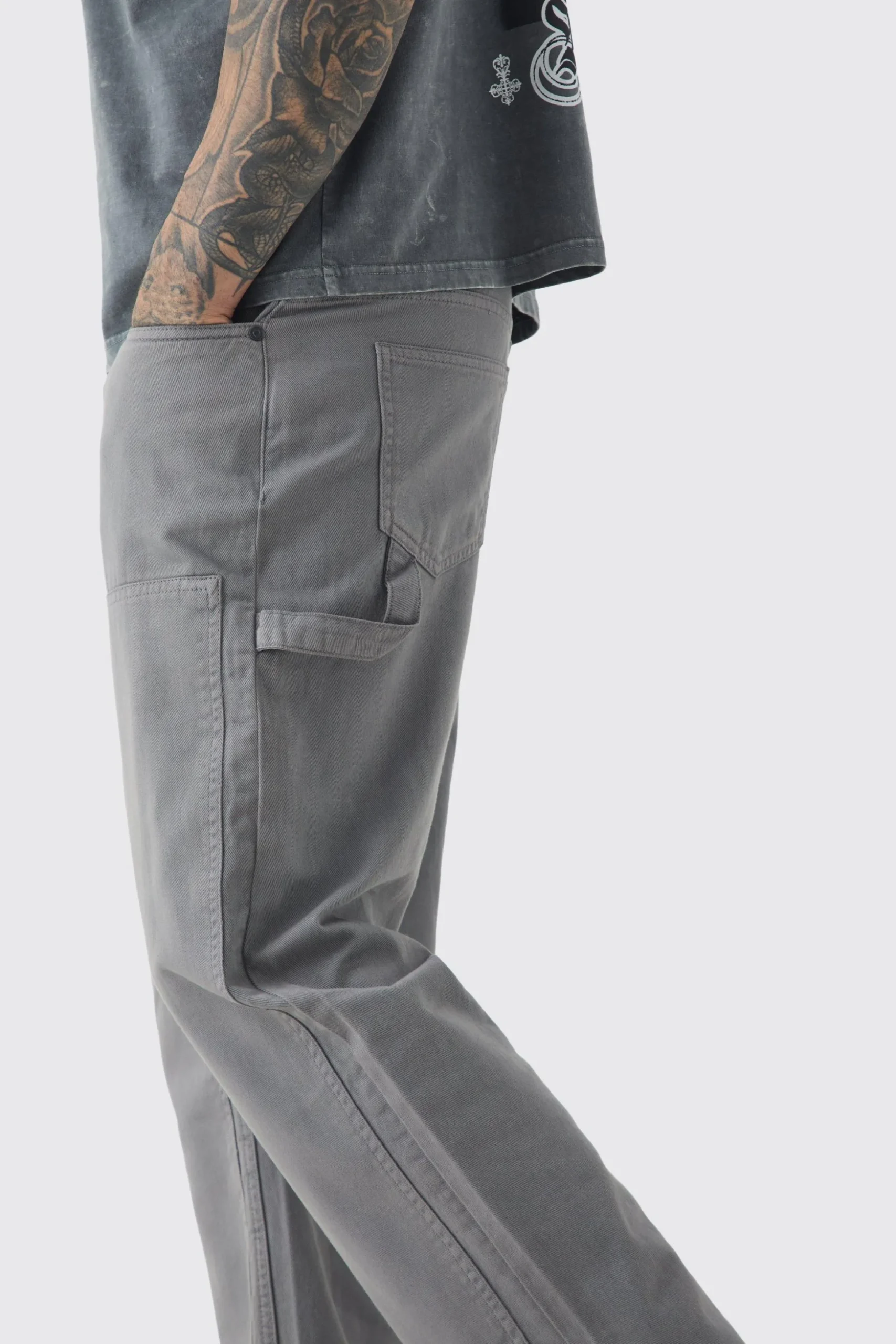 Tall Relaxed Overdye Carpenter Split Hem Trouser In Charcoal | BoohooMAN UK