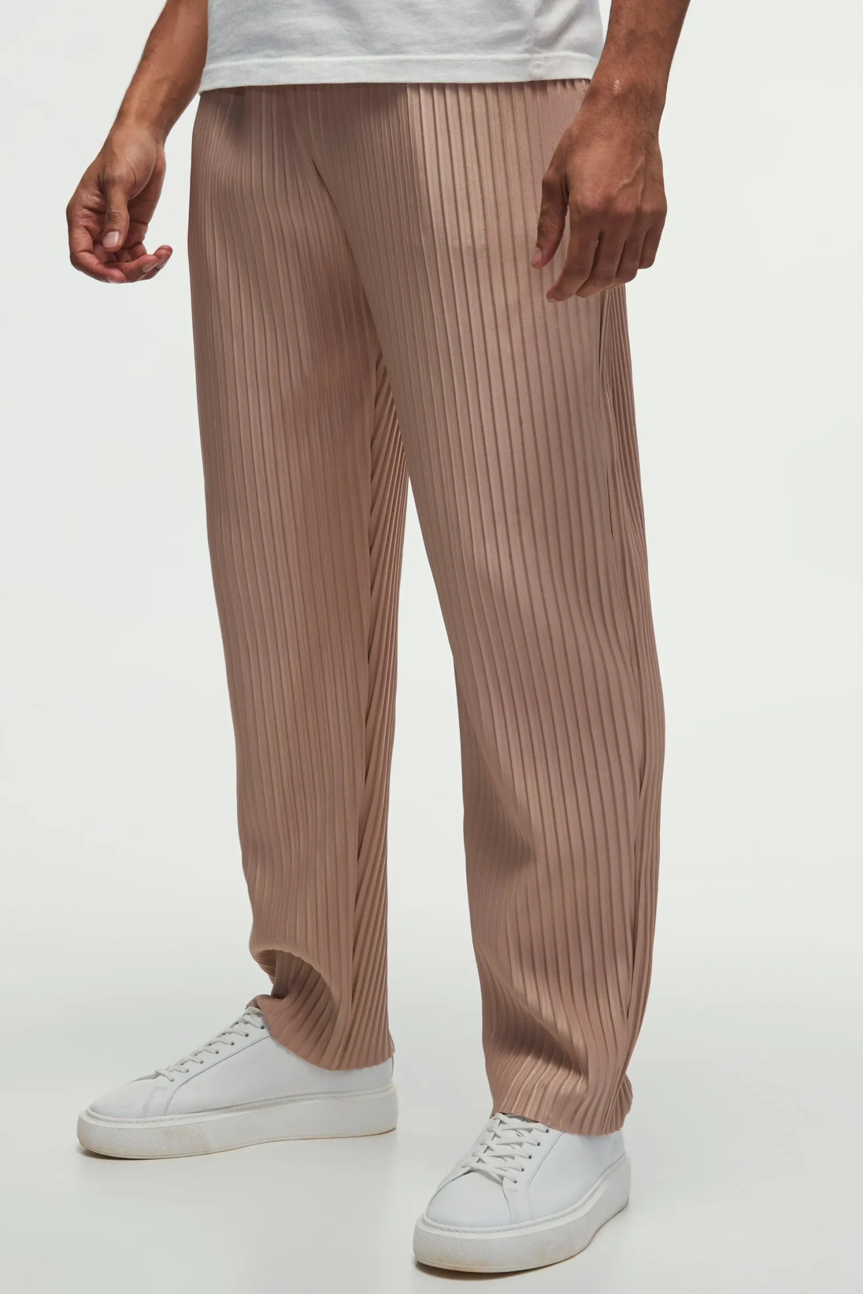 Tapered Fit Elasticated Waist Pleated Trouser | BoohooMAN UK