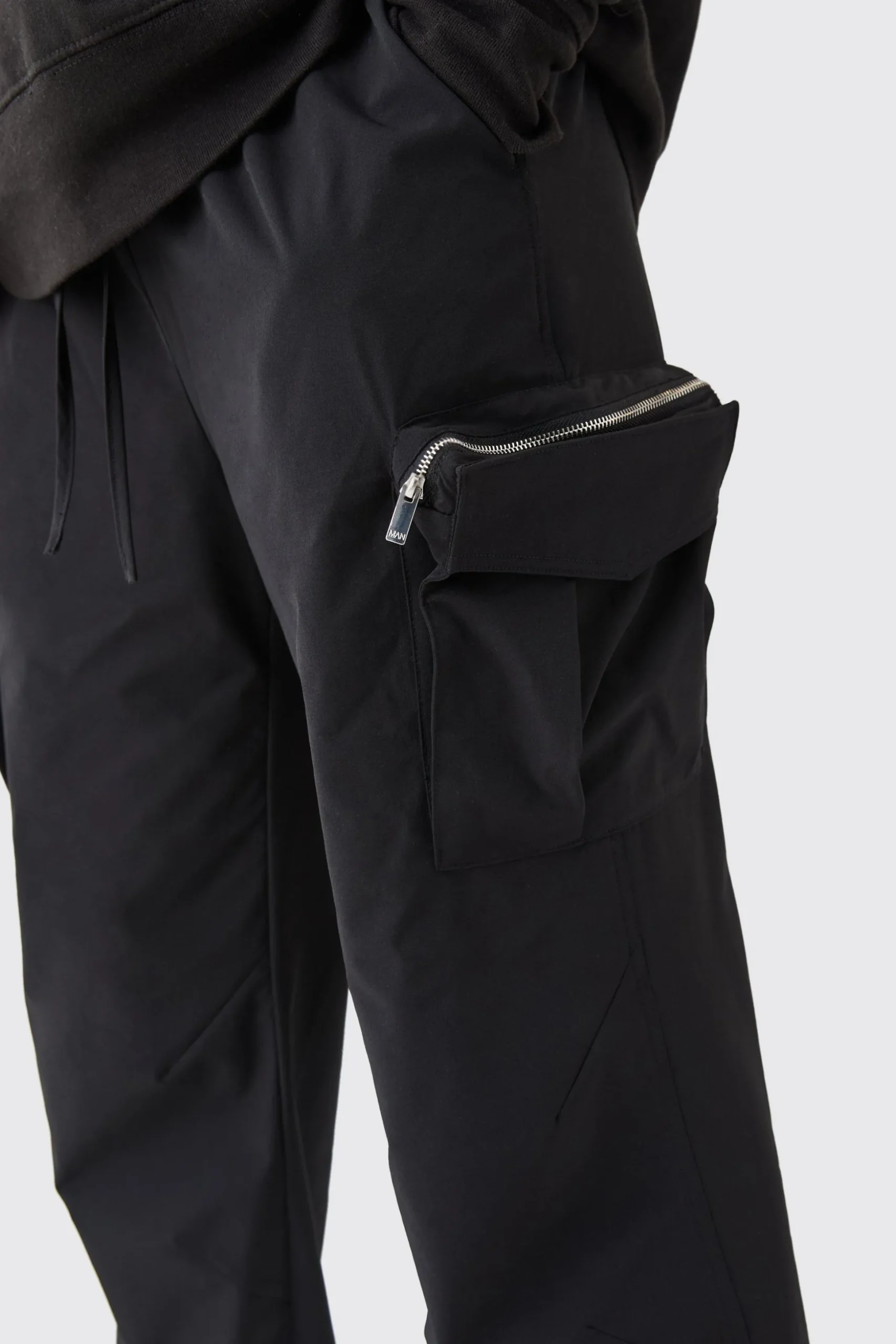 Technical Stretch Straight Fit Cargo Trousers | BoohooMAN UK
