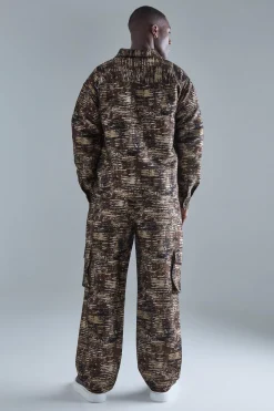 Textured Camo Relaxed Cargo Trouser | BoohooMAN UK