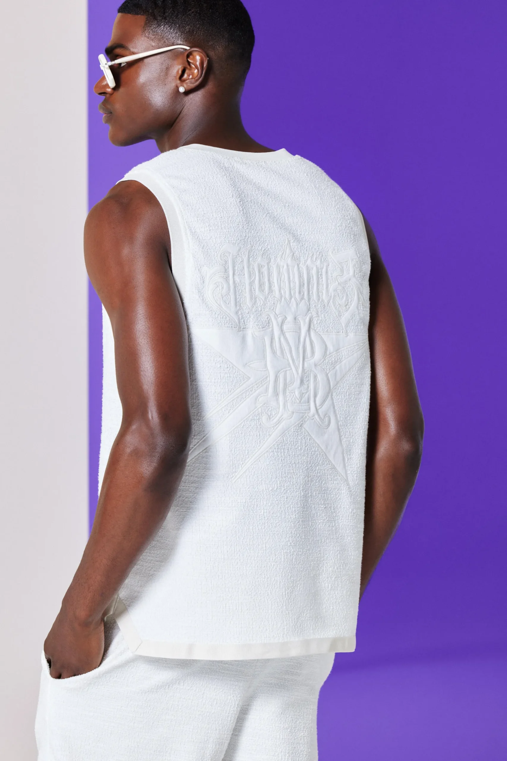 Textured Star Embroidered V Neck Basketball Vest | BoohooMAN UK