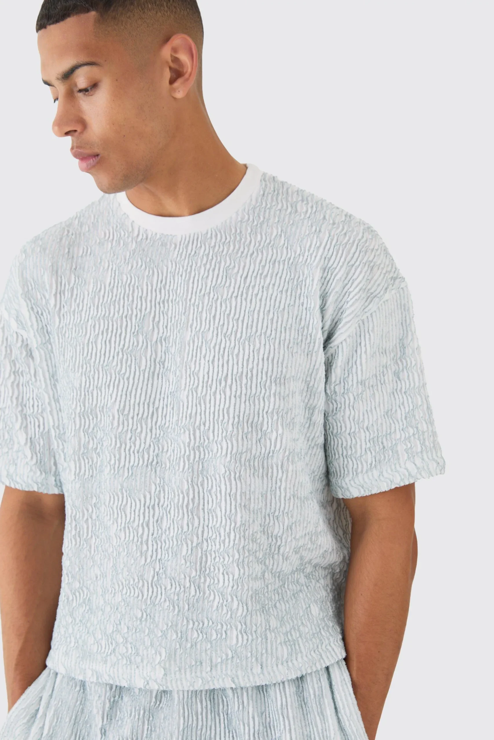 Two Tone Boxy Ripple Pleated T-shirt & Trouser | BoohooMAN UK