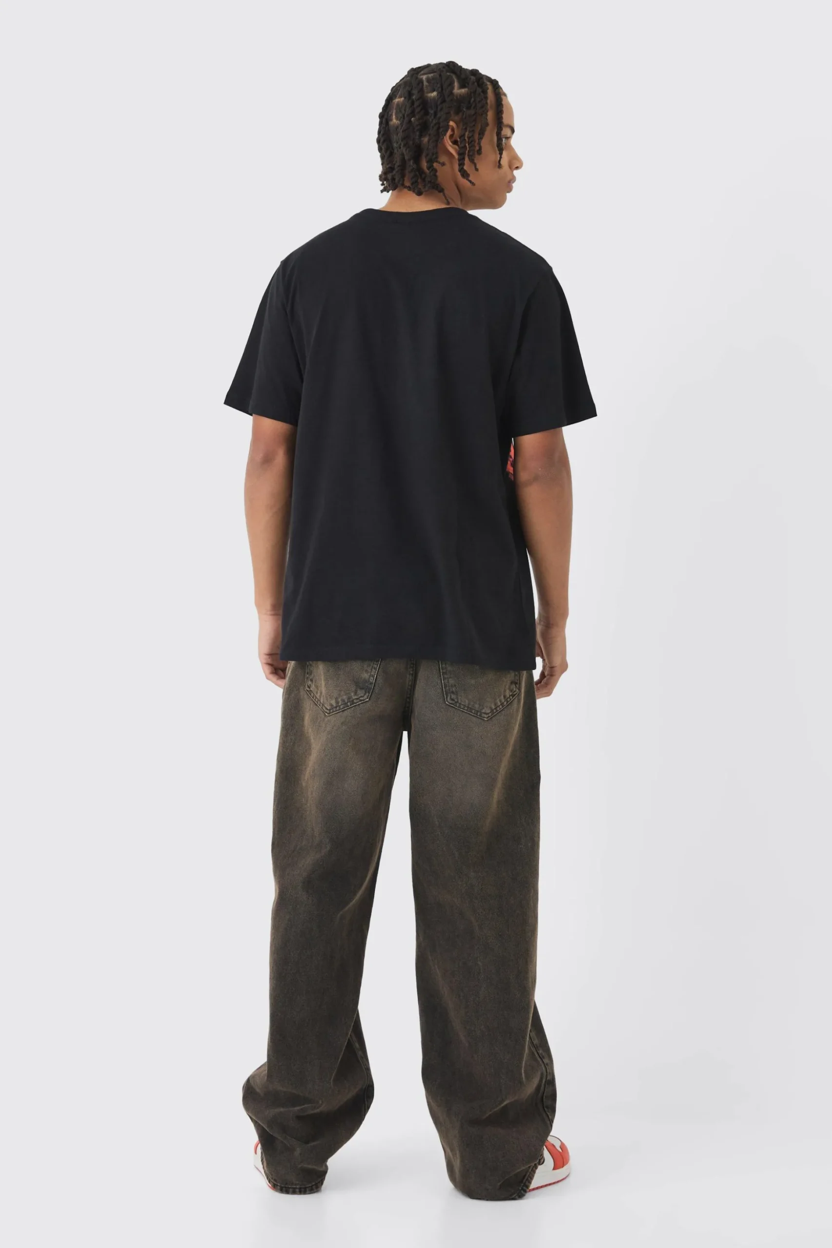 Worldwide Shark Graphic T-Shirt | BoohooMAN UK